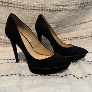 Jessica Simpson black platform pumps venisse